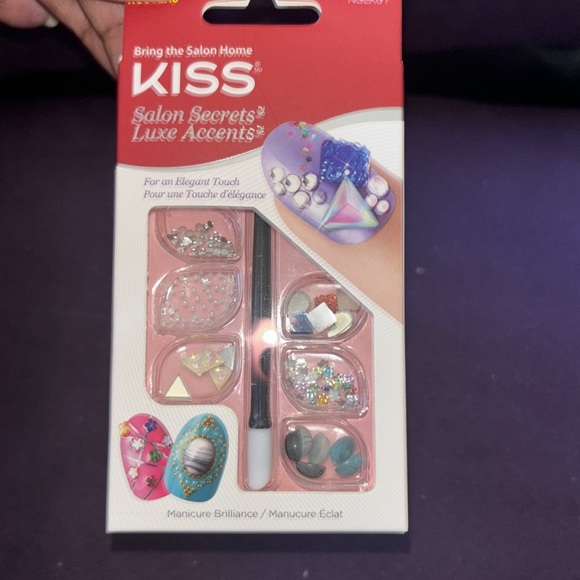 🌹A FREE🌹. KISS Bundle Salon Nail Designs Bring the Salon Home & Create - Picture 4 of 11